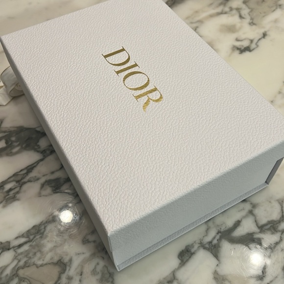 2 Dior makeup bags with gift box, ribbon - Picture 5 of 5